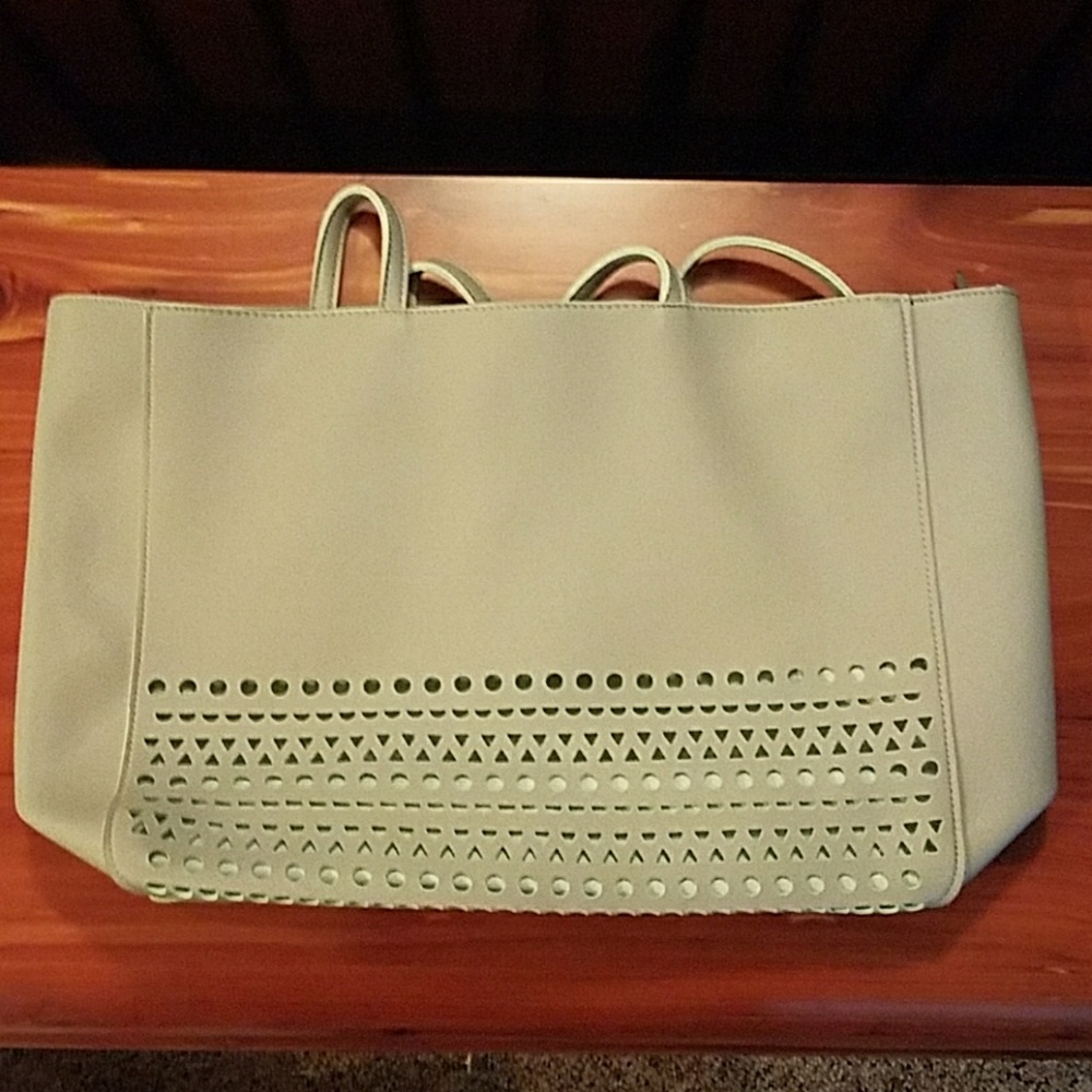 Bath and body tote